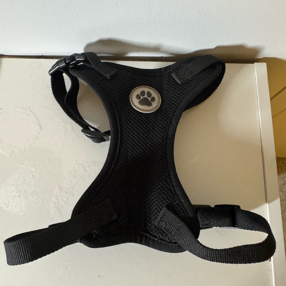 Black Dog Harness with Paw Logo sz small